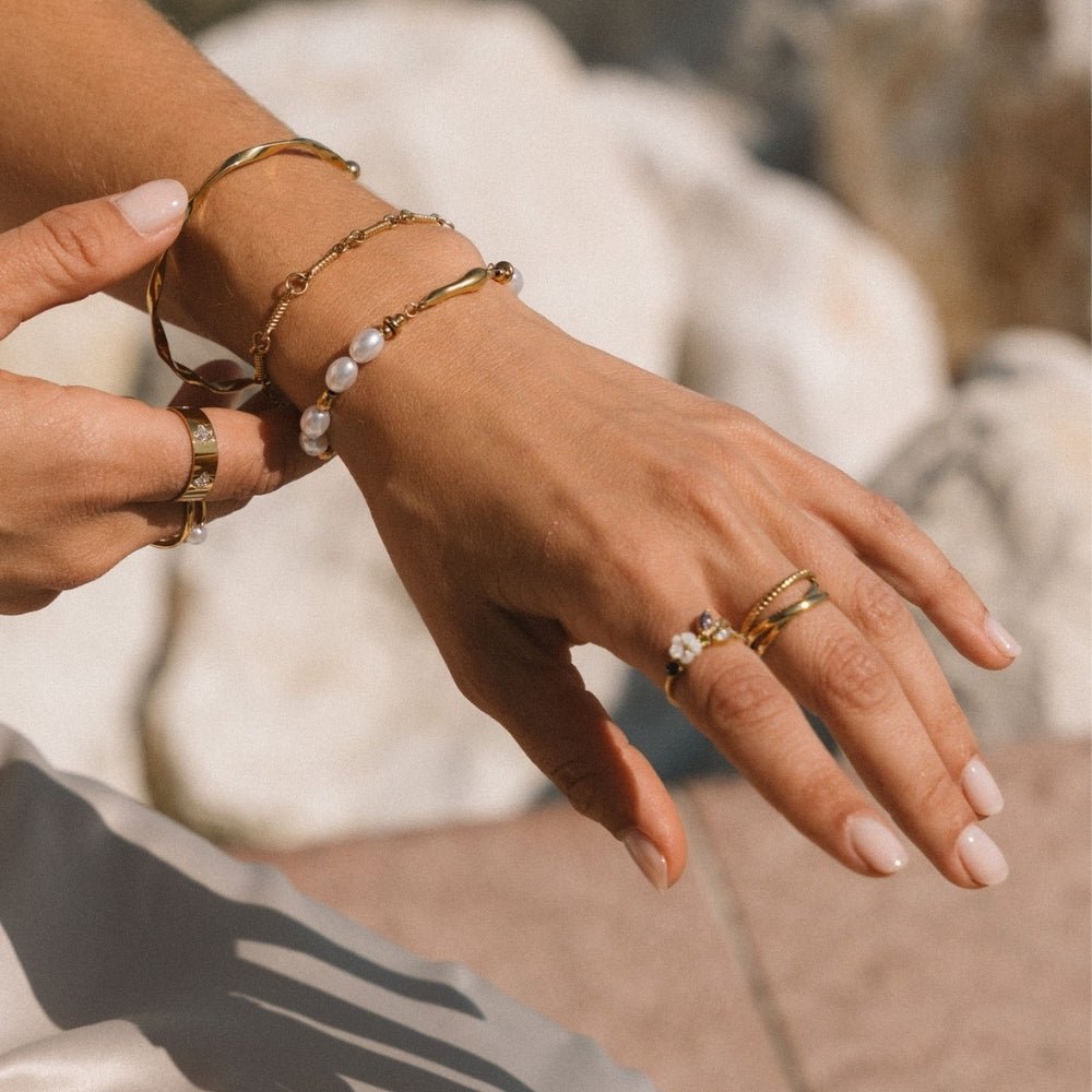 Ara Twisted Crossed Ring - Beautiful Earth Boutique