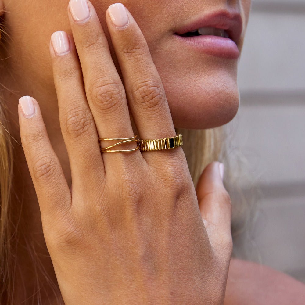 Black Crystal Ribbed Ring - Beautiful Earth Boutique