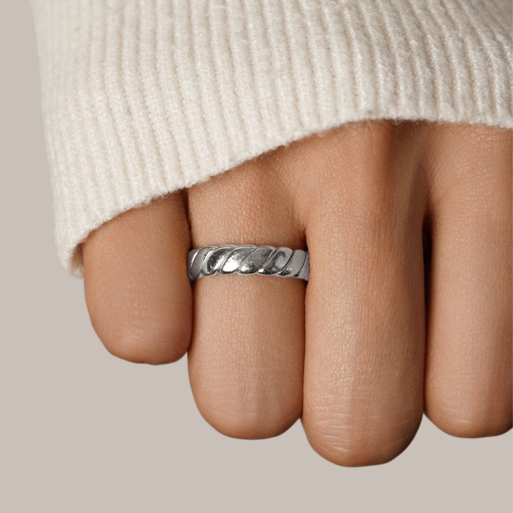 Calira Twisted Infinity Silver Ring - Beautiful Earth Boutique