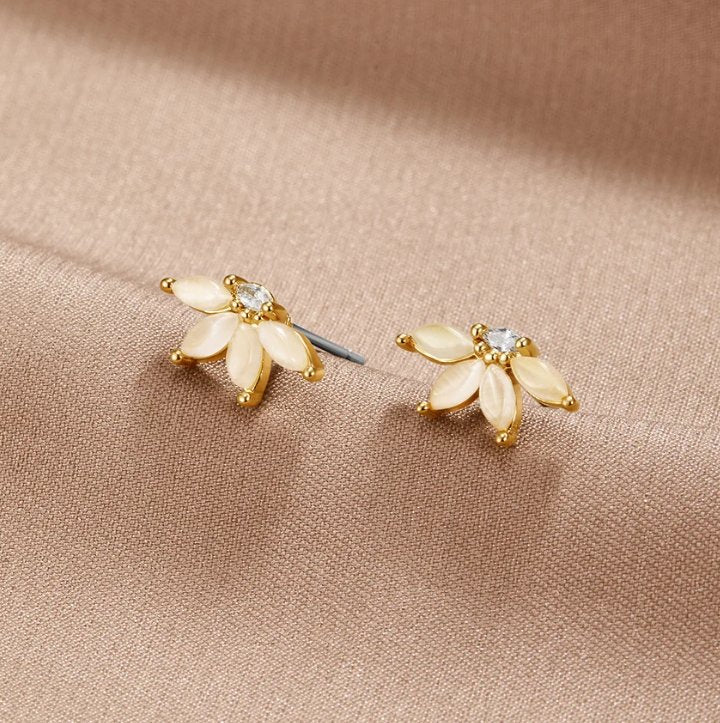 Leaf Stud Earrings - Beautiful Earth Boutique